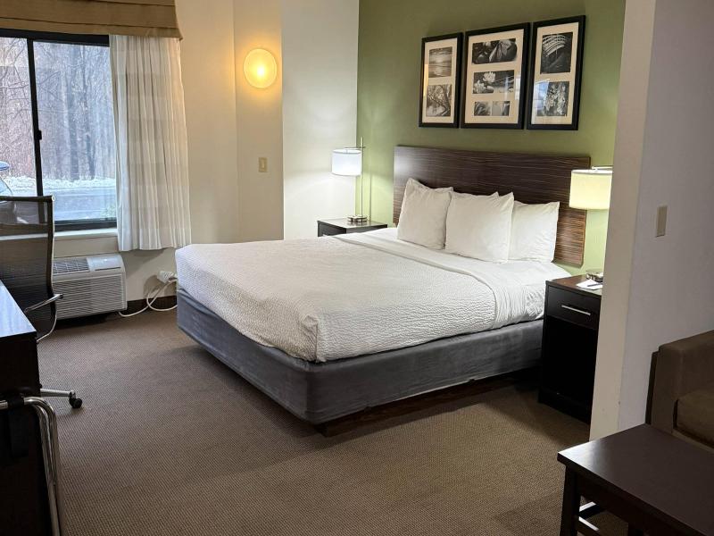 Sleep Inn & Suites Glens Falls Area image