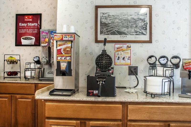Econo Lodge Cuba I-86 image 3