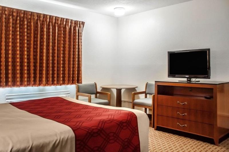 Econo Lodge Cuba I-86 image