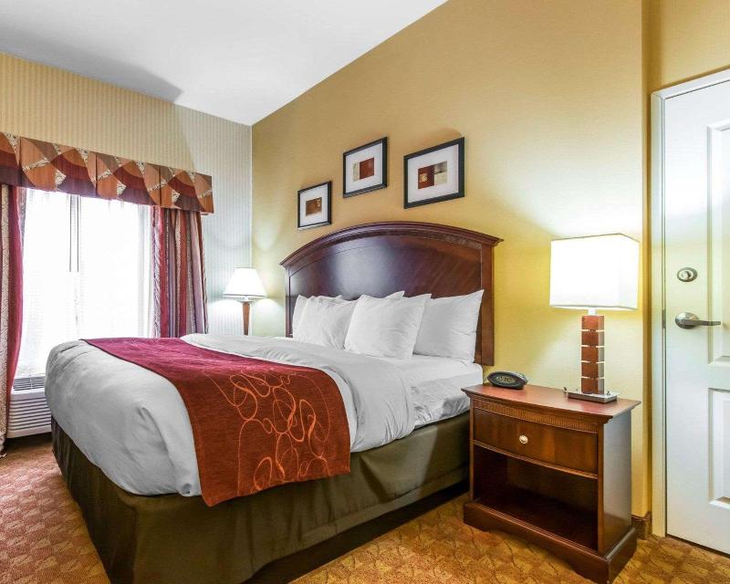Comfort Suites South Point - Huntington image