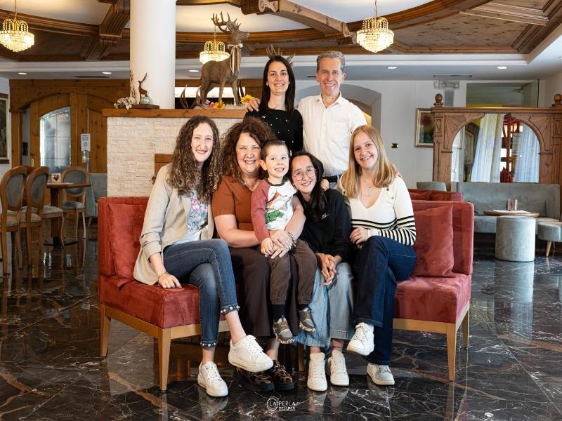 Family Hotel La Perla image