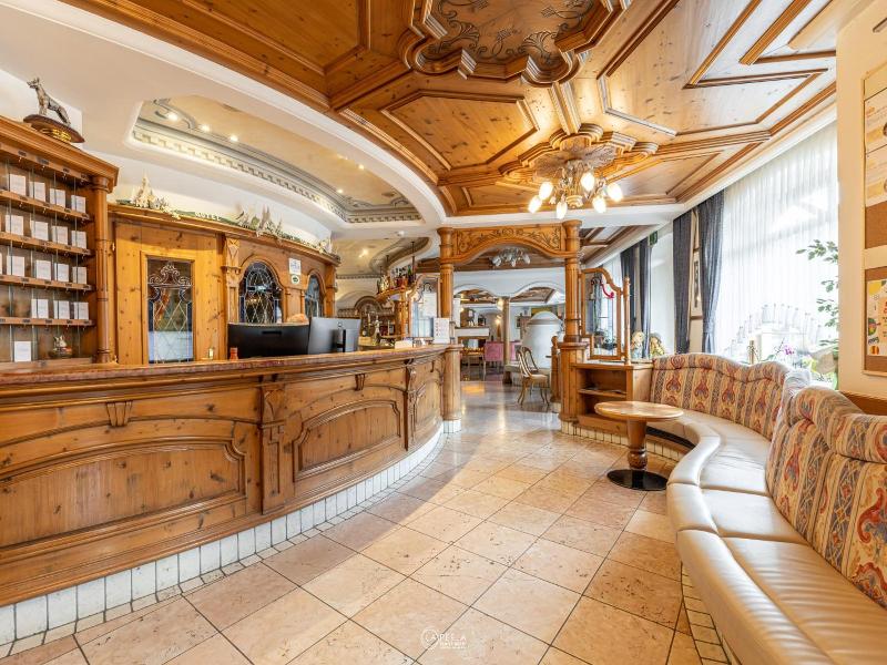 Family Hotel La Perla image