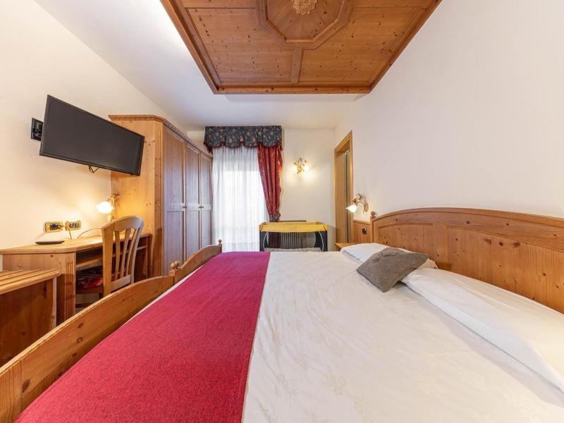 Family Hotel La Perla image