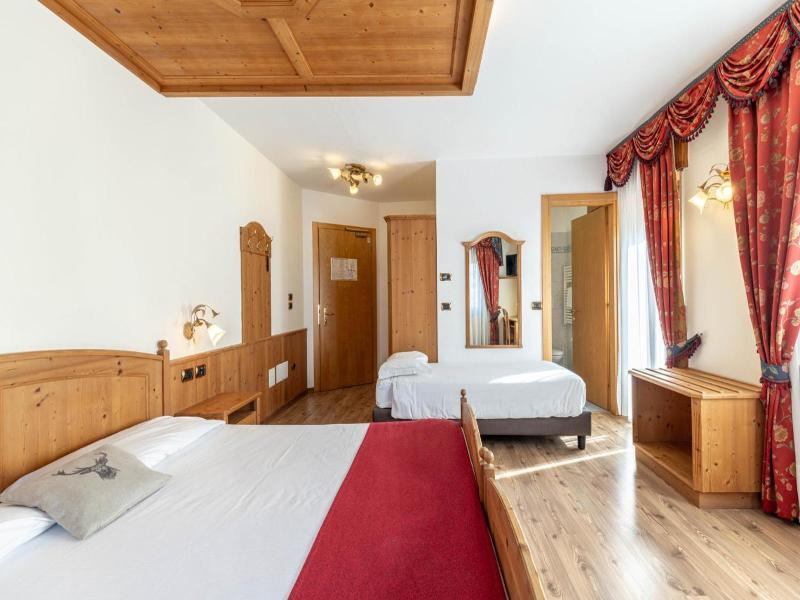 Family Hotel La Perla image