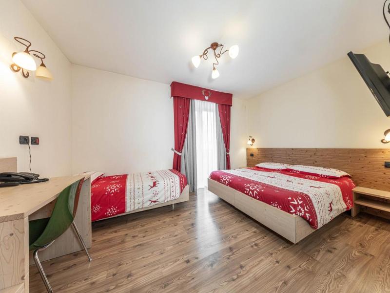 Family Hotel La Perla image