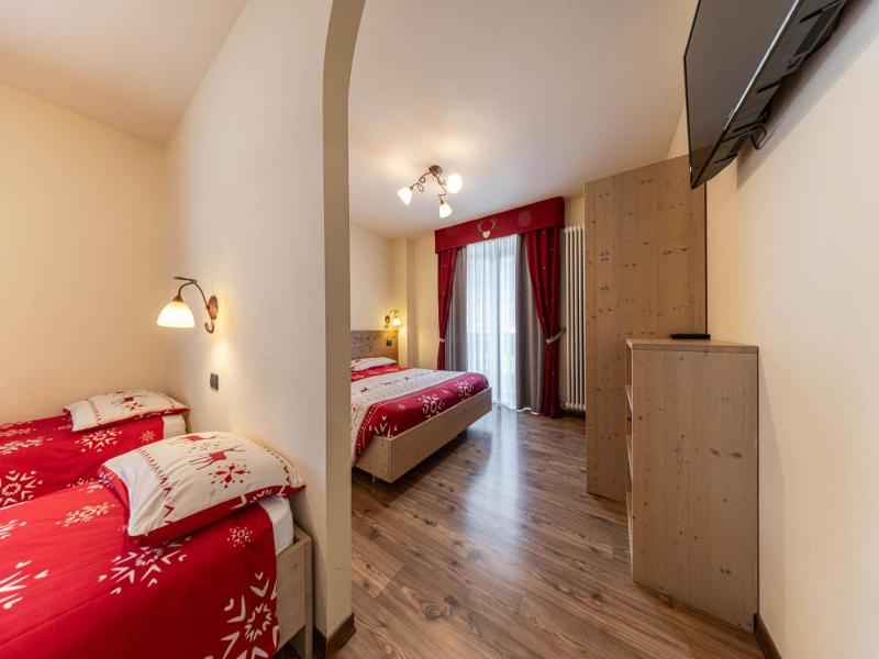 Family Hotel La Perla image