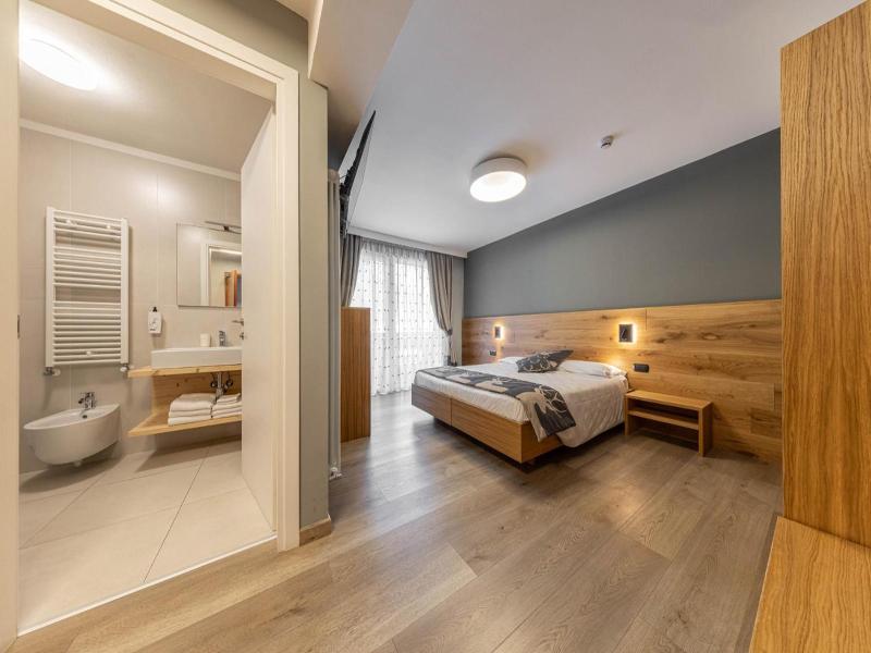 Family Hotel La Perla image