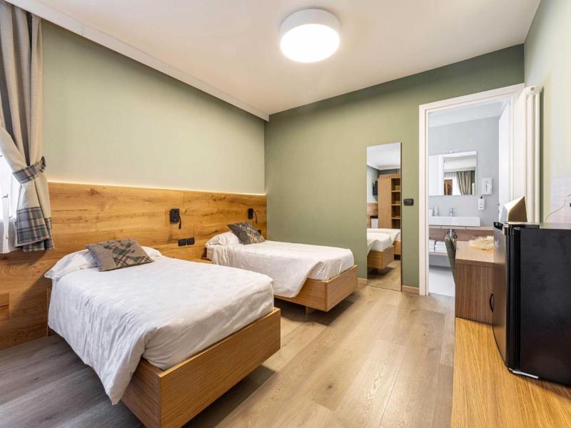 Family Hotel La Perla image