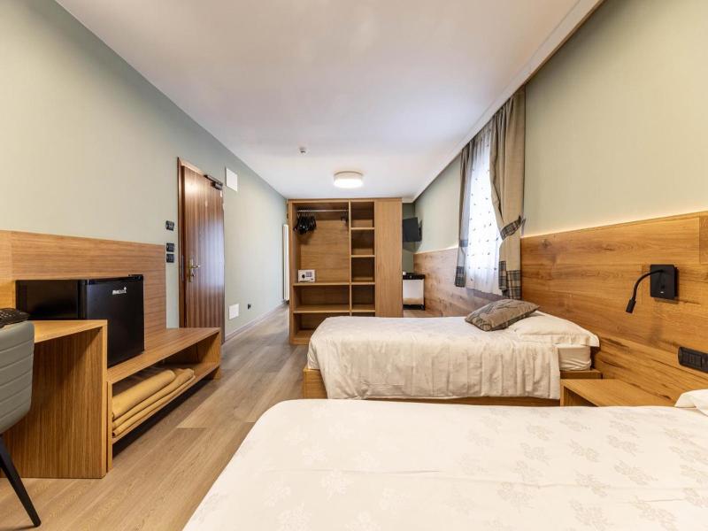 Family Hotel La Perla image