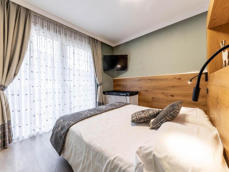 Family Hotel La Perla image