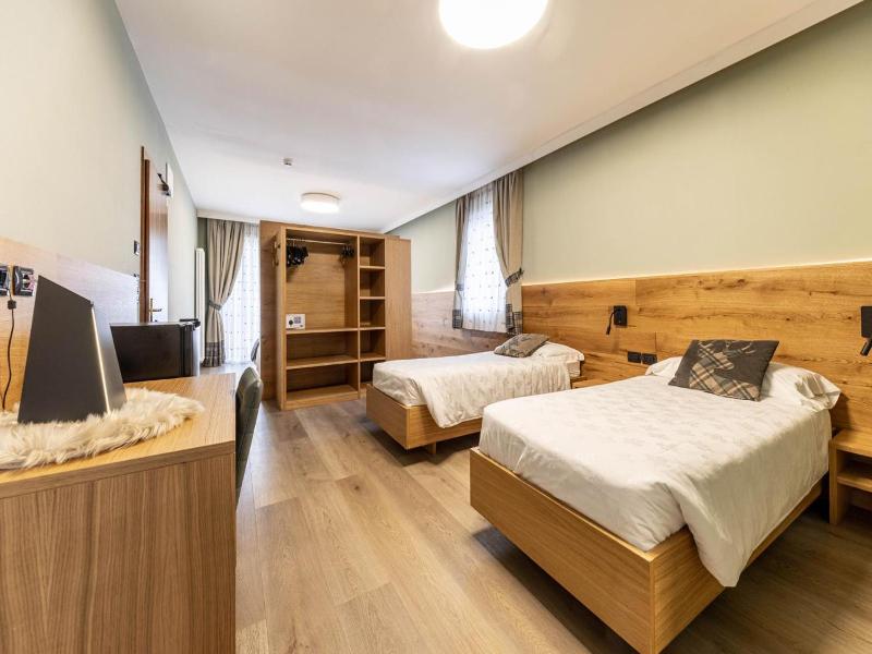 Family Hotel La Perla image