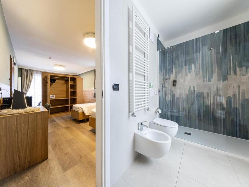 Family Hotel La Perla image