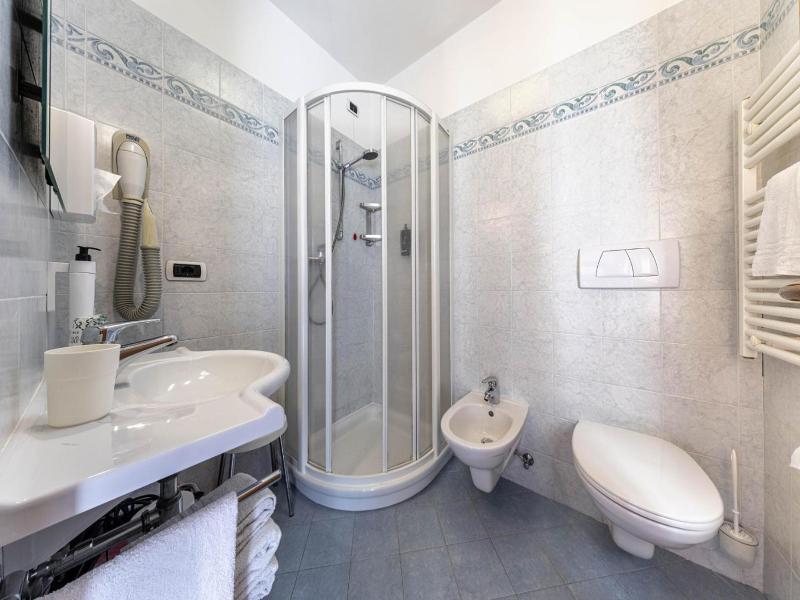 Family Hotel La Perla image