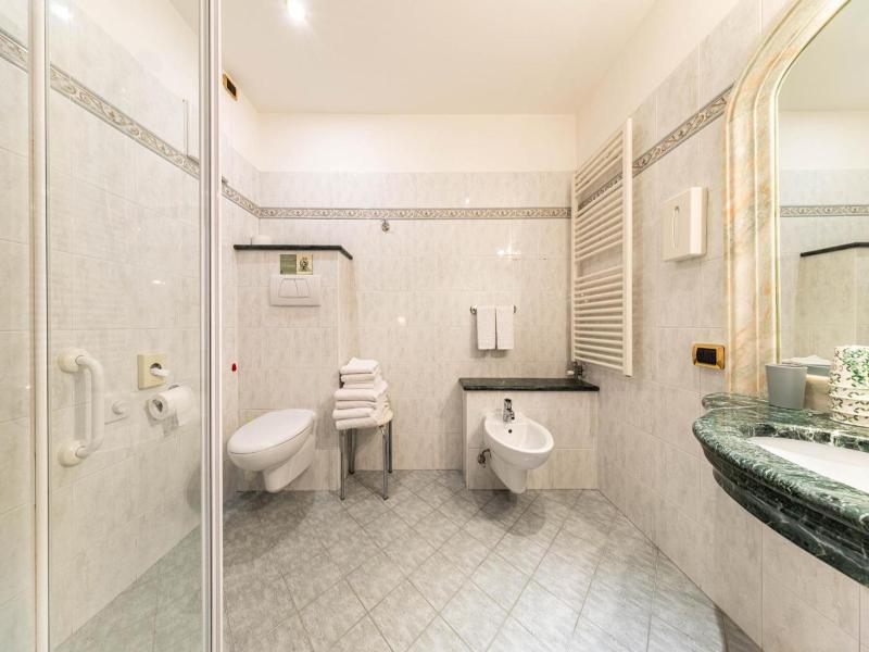 Family Hotel La Perla image