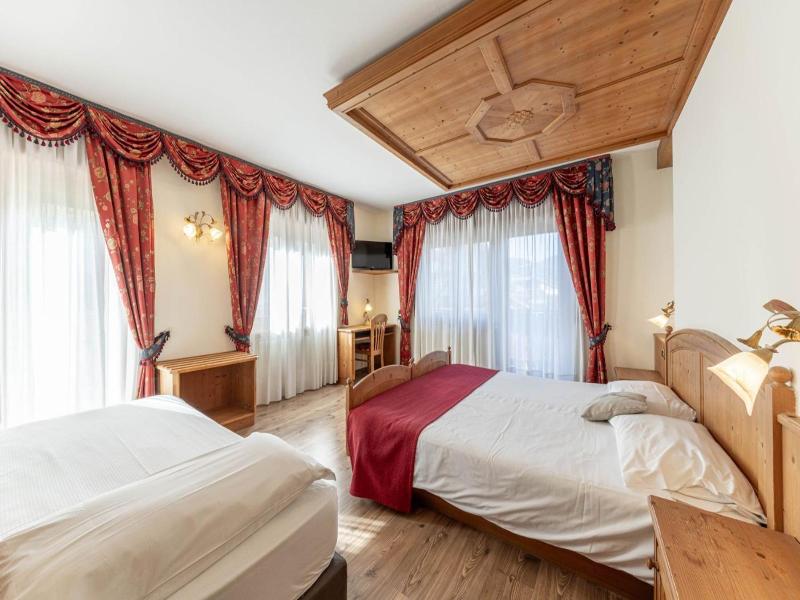 Family Hotel La Perla image