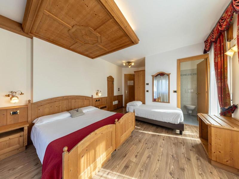 Family Hotel La Perla image