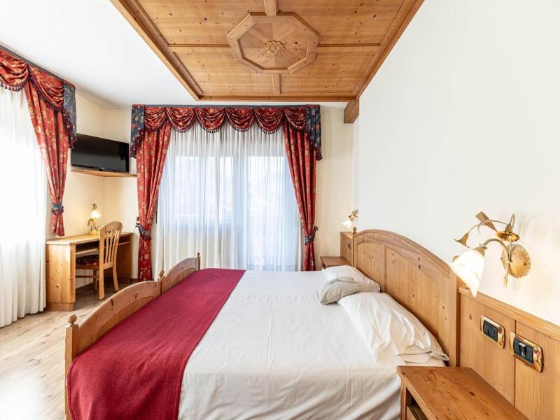 Family Hotel La Perla image