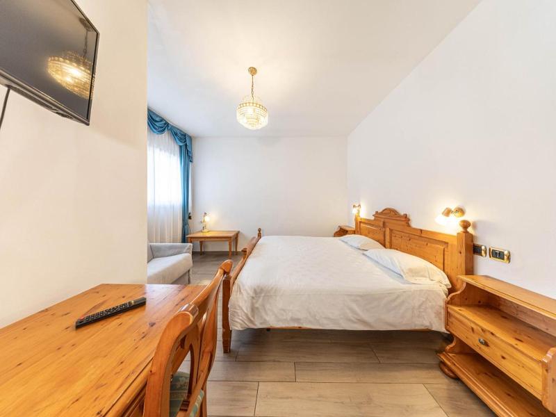 Family Hotel La Perla image