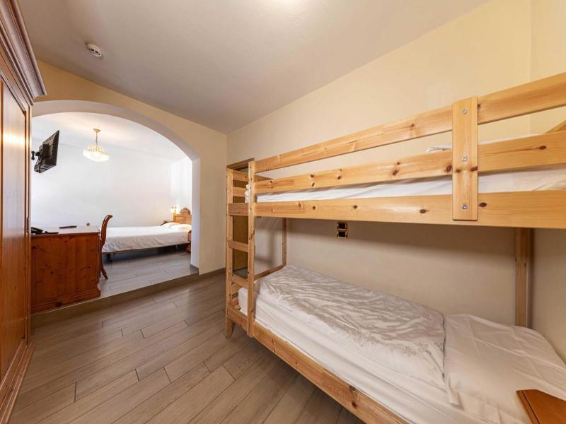 Family Hotel La Perla image