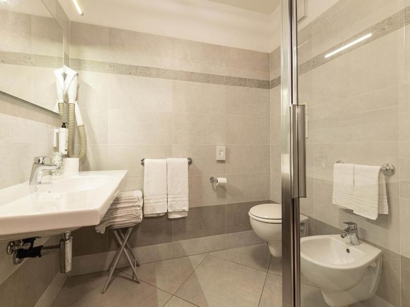 Family Hotel La Perla image