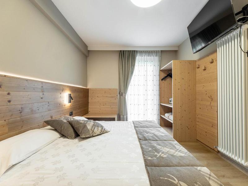 Family Hotel La Perla image