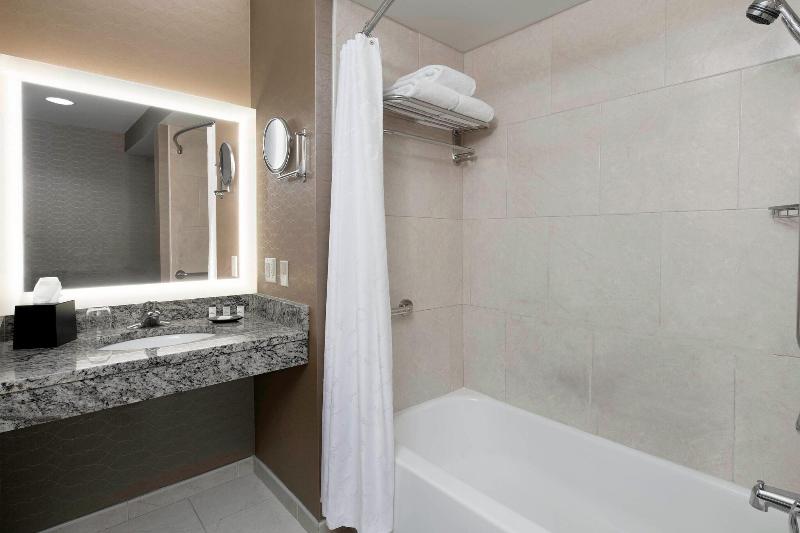 Sheraton Pittsburgh Airport Hotel image