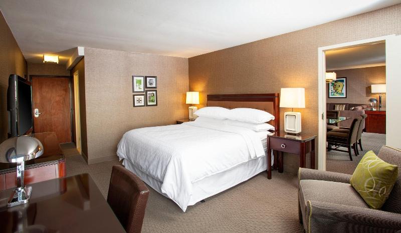 Sheraton Pittsburgh Airport Hotel image