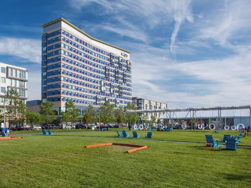 Aloft Boston Seaport image