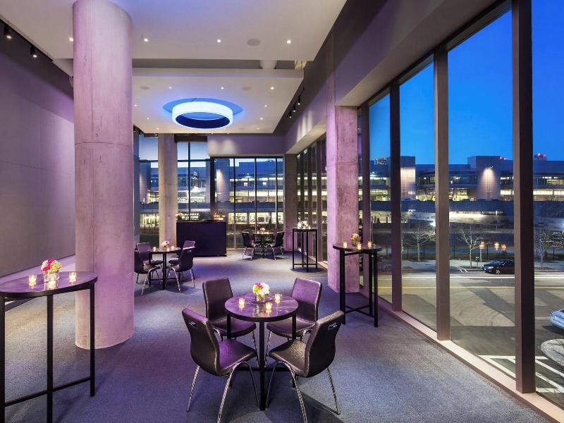 Aloft Boston Seaport image