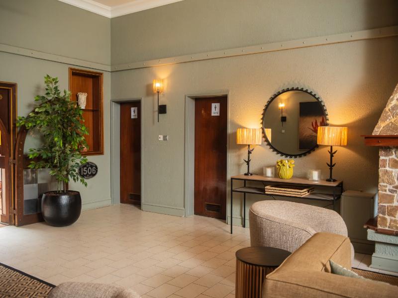 Cresta Sprayview Hotel image