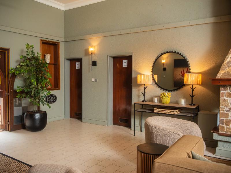 Cresta Sprayview Hotel image