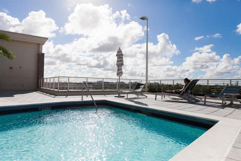 Sky City Apartments at Midtown image