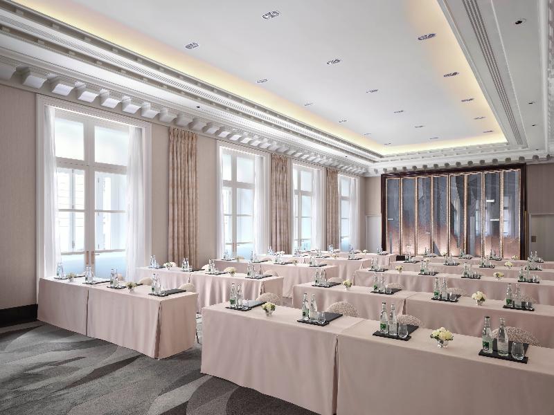 The Peninsula Paris image