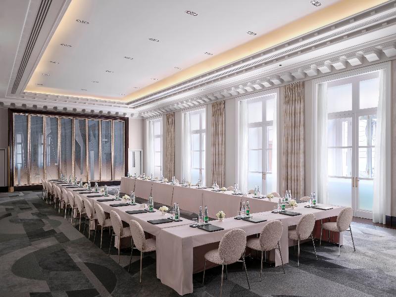 The Peninsula Paris image