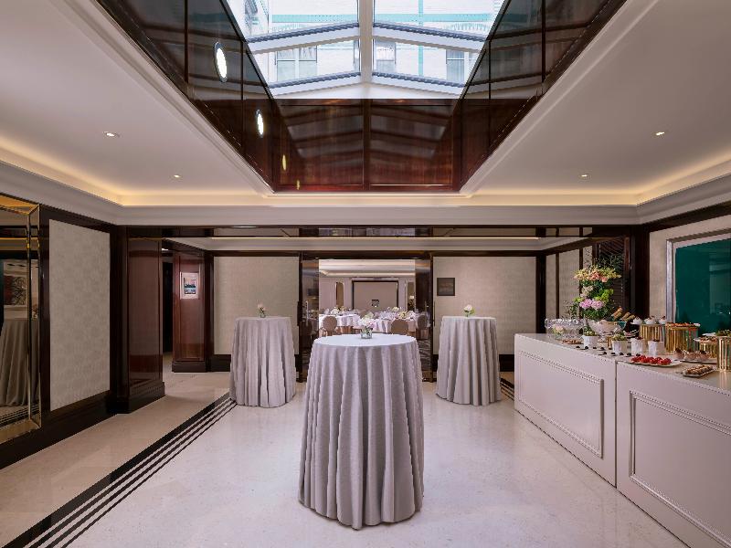The Peninsula Paris image