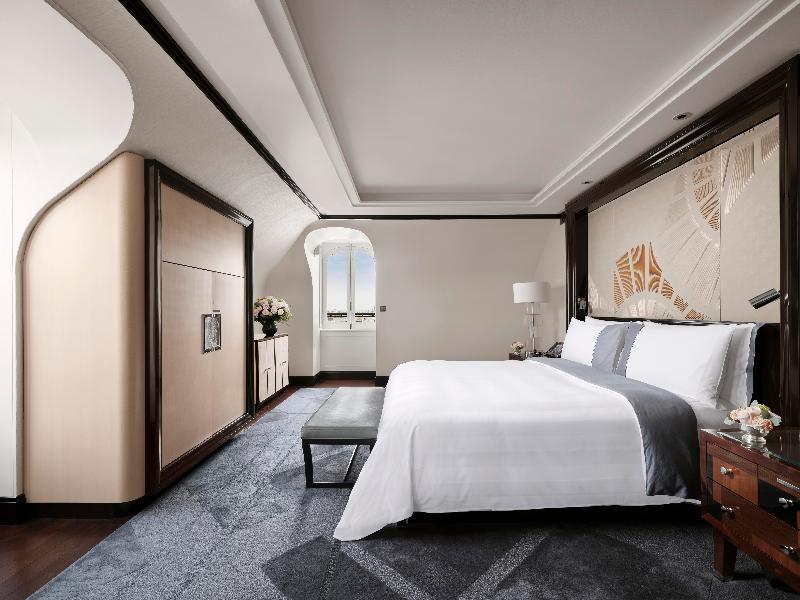The Peninsula Paris image