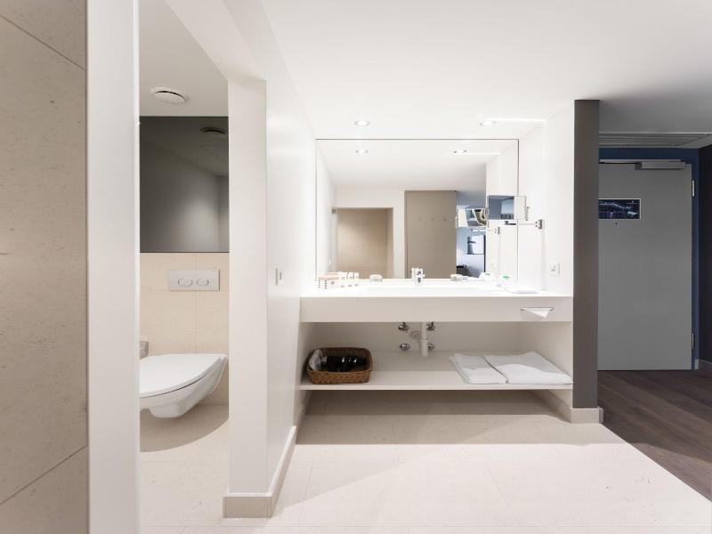 Modern Times Hotel Vevey image