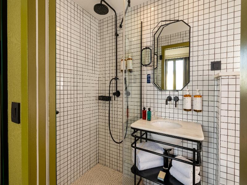 Coq Hotel (Community of Quality) image