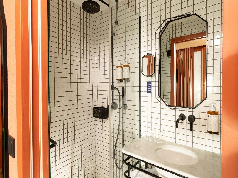 Coq Hotel (Community of Quality) image