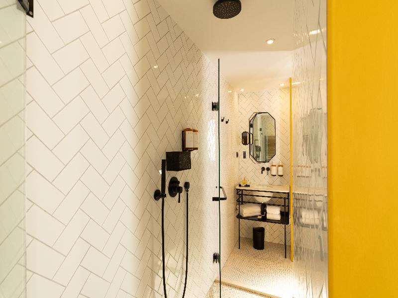 Coq Hotel (Community of Quality) image