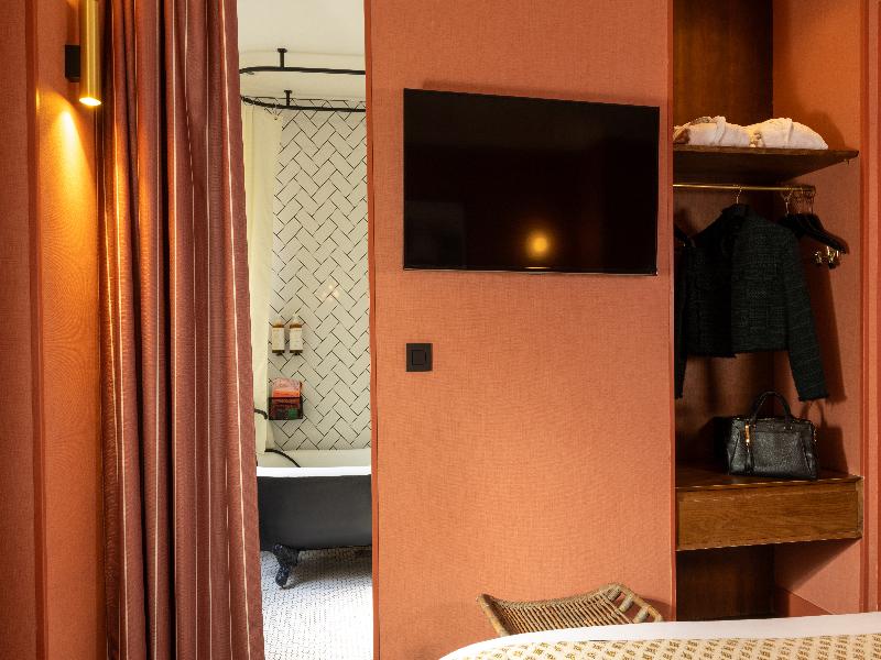 Coq Hotel (Community of Quality) image