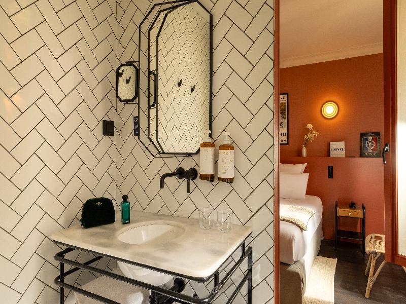 Coq Hotel (Community of Quality) image