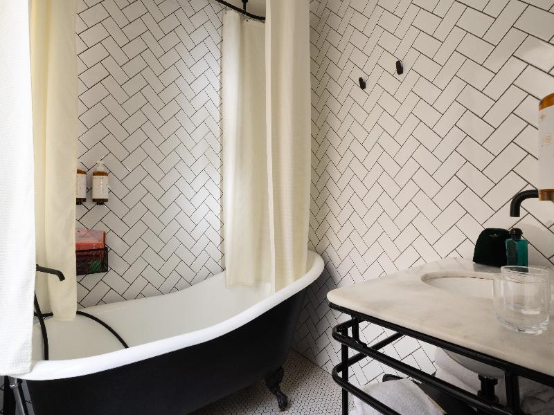 Coq Hotel (Community of Quality) image