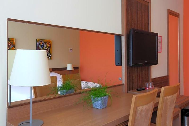 Hotel Kras image