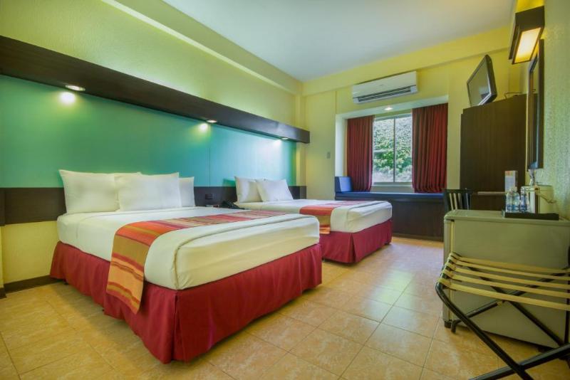 Microtel by Wyndham Batangas 5