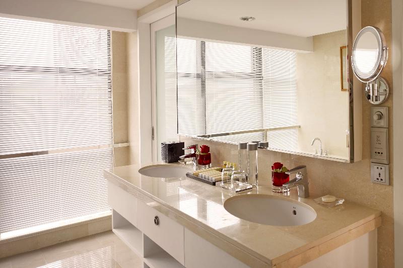 Radisson Blu Hotel Liuzhou image