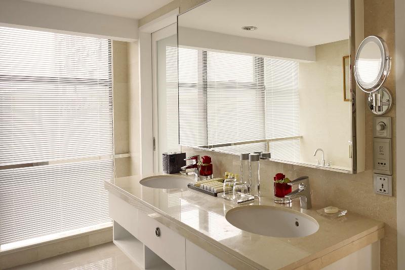 Radisson Blu Hotel Liuzhou image