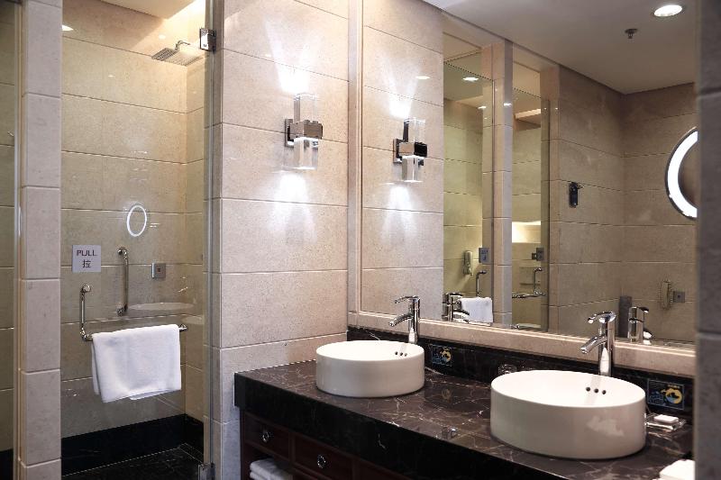 Radisson Blu Hotel Liuzhou image