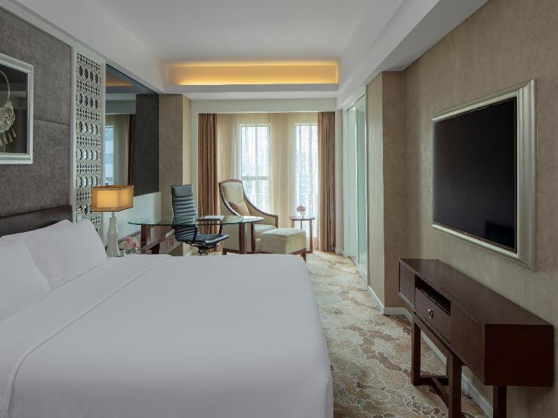 Radisson Blu Hotel Liuzhou image