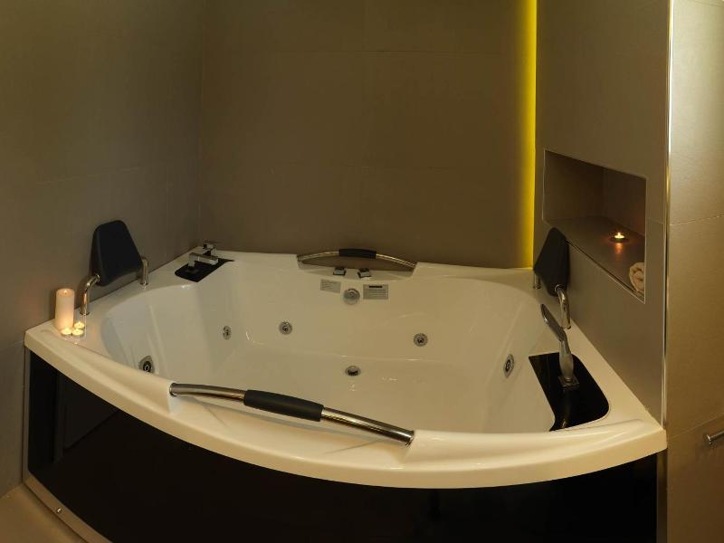 Epavlis Resort image
